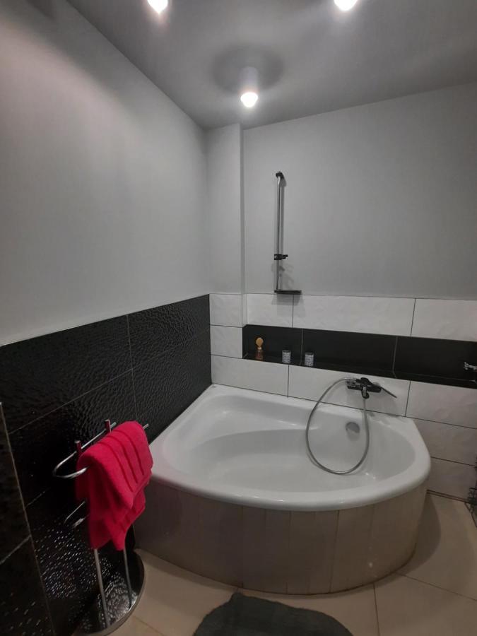 Апартаменти Apartament Zorzy Przy Instytucie Kardiologii Anin Варшава Екстер'єр фото