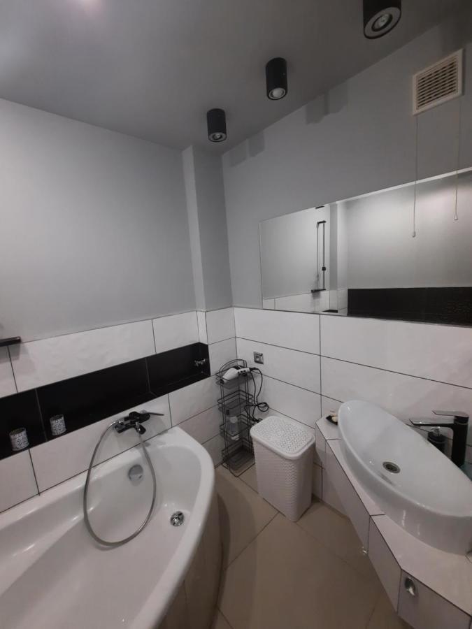 Апартаменти Apartament Zorzy Przy Instytucie Kardiologii Anin Варшава Екстер'єр фото