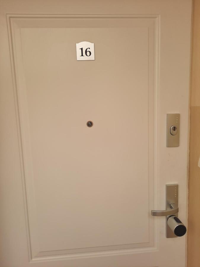 Апартаменти Apartament Zorzy Przy Instytucie Kardiologii Anin Варшава Екстер'єр фото